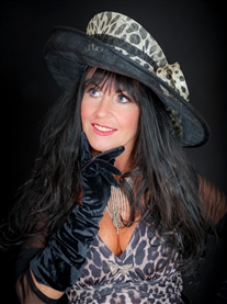 Donna Africa fab after fifty Hat Shoot Photogtapher John Miller Nov 2013